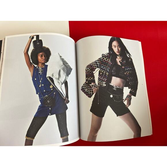 Chanel Louis Vuitton Gucci Fashion Magazines Books Various Collections - Picture 13 of 16